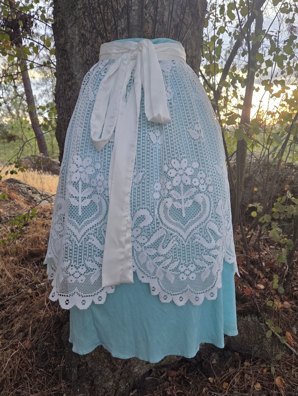 Women's White Lace Apron and XLONG Tie Waist Wedding Costume